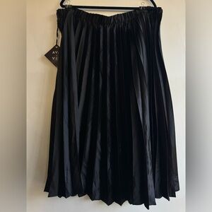 Black pleated a line skirt